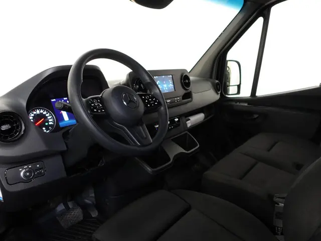 Mercedes-Benz Sprinter L3H2 Automaat 2023 Diesel 2