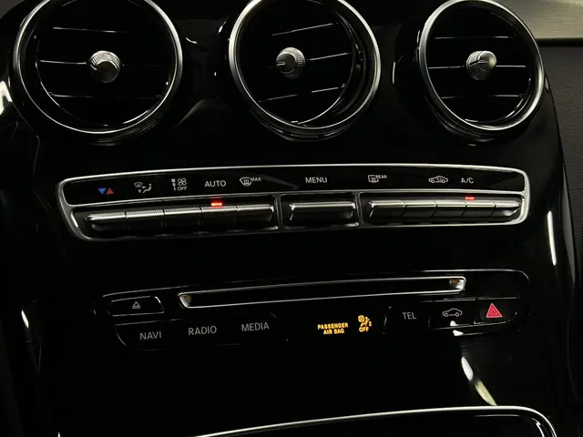 Mercedes-Benz C-Klasse 180 Premium 2018 Benzine 25