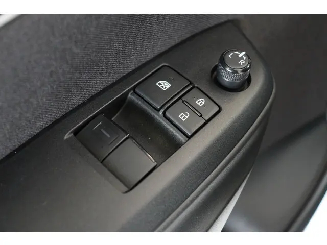 Toyota Yaris 1.5 Hybrid Active, 2022 Hybride Benzine 28