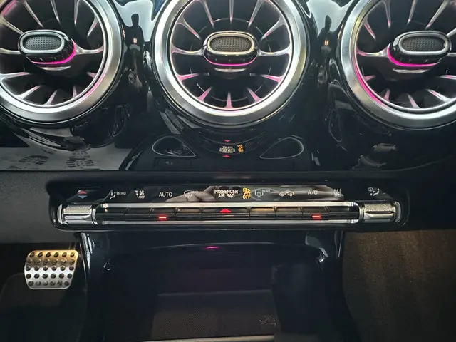 Mercedes-Benz CLA 250 e AMG 2022 Hybride Benzine 34