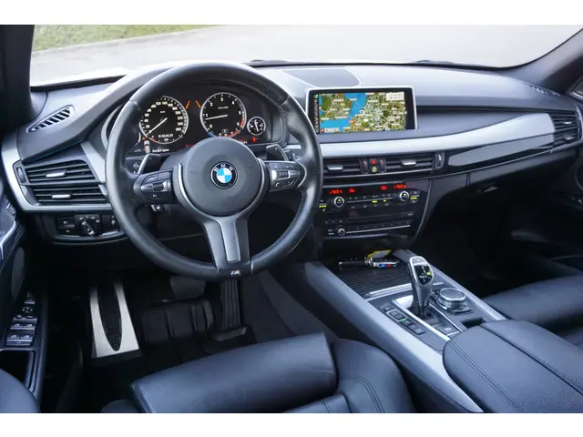 BMW X5 xDrive30d High Executive M Sport 2015 Diesel 11