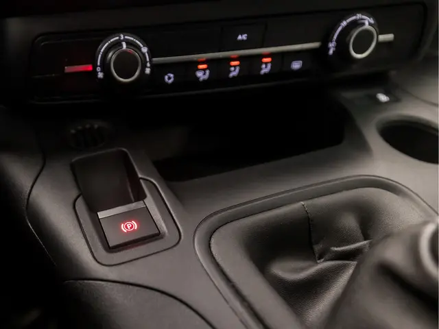 Citroën Berlingo 1.2 PureTech Shine 2018 Benzine 29