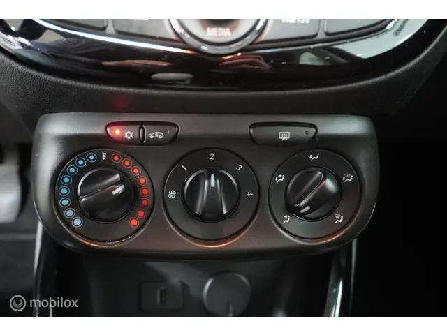 Opel ADAM 1.2 2016 Benzine 24