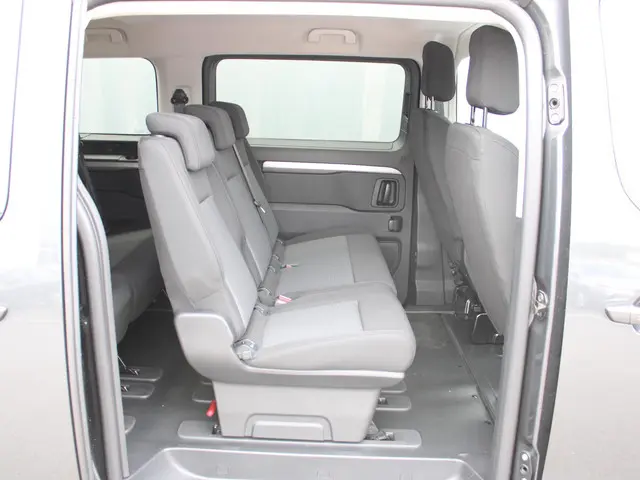 Peugeot e-Traveller Standard 75 kWh 2025 Elektrisch 12