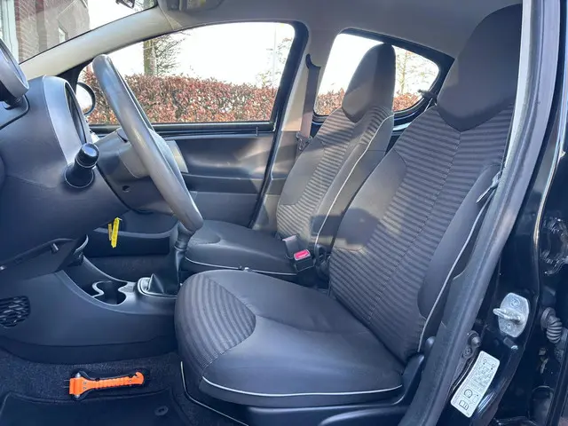 Peugeot 107 1.0 Active 2013 Benzine 11