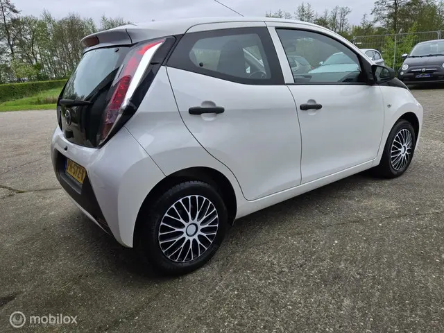 Toyota Aygo 1.0 VVT-i x, airco, 5drs 2017 Benzine 9