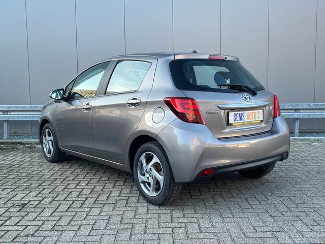 Toyota Yaris 1.5 Hybrid Lease 2015 Hybride Benzine 3