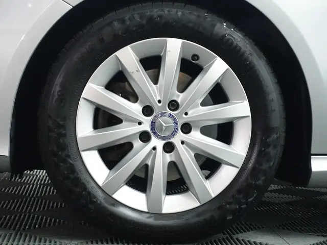 Mercedes-Benz A-Klasse 180 Prestige AMG- 2013 Benzine 24