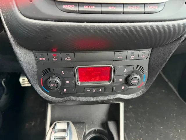 Alfa Romeo MiTo 1.3 JTDm,ECO,Esclusivo,6-2014 2014 Diesel 17