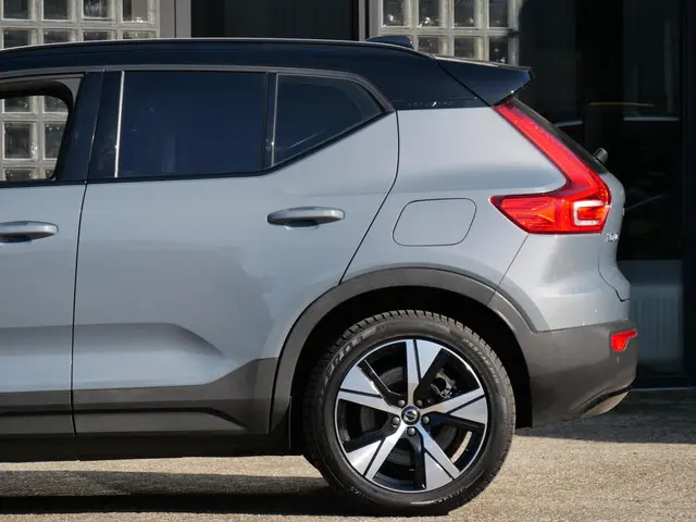 Volvo XC40 P8 AWD R-DESIGN/ SEAT PACK/ 2021 Elektrisch 24