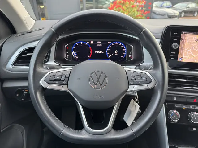 Volkswagen T-Roc 1.0 TSI 110pk 75 Edition 2022 Benzine 13