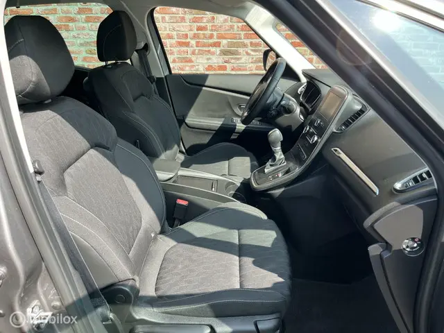 Renault Scénic 1.3 TCe Initiale Paris 2020 Benzine 23
