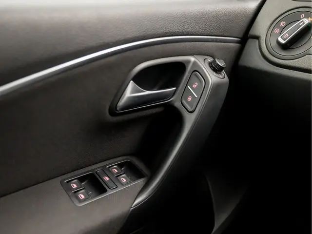 Volkswagen Polo 1.0 Luxury Sportline 2015 Benzine 21