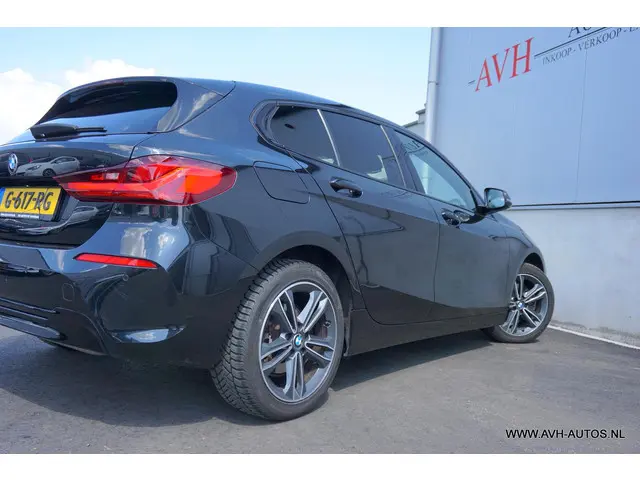 BMW 1 Serie 118i Executive Edition 2019 Benzine 11