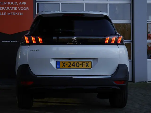 Peugeot 5008 1.2 Hybrid Allure Pack Business 2023 Benzine 4