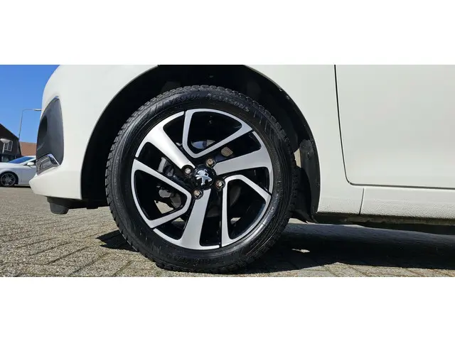 Peugeot 108 1.0 e-VTi Allure 2021 Benzine 14