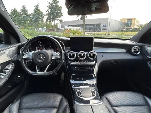 Mercedes-Benz C-Klasse C180 AMG line 2014 Benzine 26