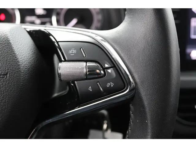 Škoda Kamiq 1.0 TSI 110pk Ambition 2021 Benzine 32