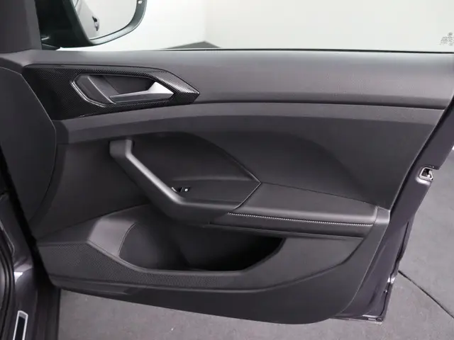 Volkswagen T-Cross 1.0 TSI R-Line Edition 2025 Benzine 29