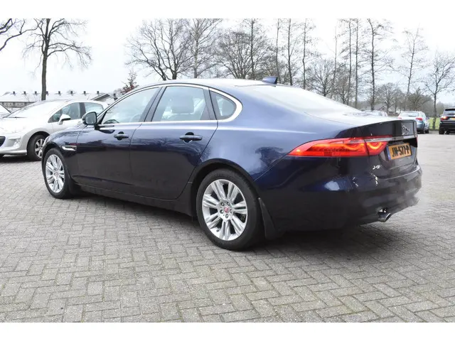Jaguar XF 2.0 Portfolio 2016 Benzine 6