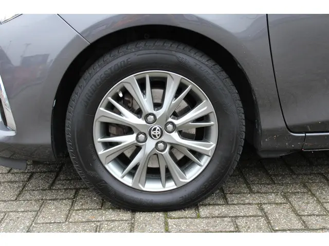 Toyota Yaris 1.5 Hybrid Dynamic 2018 Hybride Benzine 27