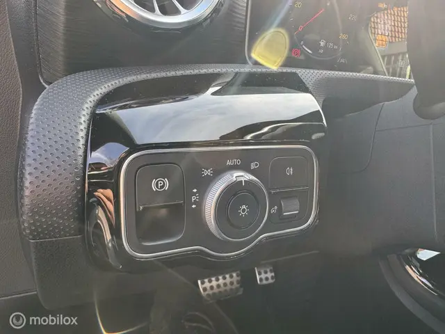 Mercedes-Benz CLA 200 Premium Plus 2020 Benzine 17