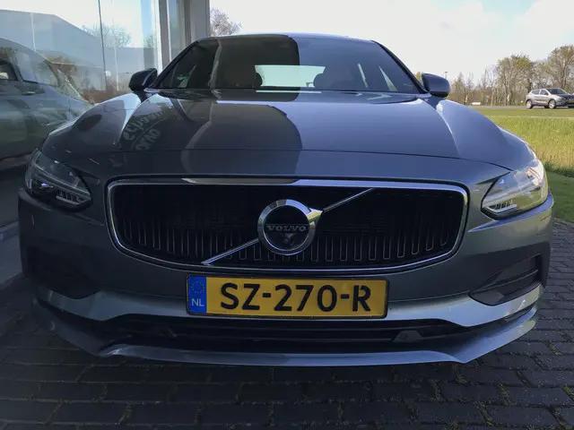 Volvo S90 2.0 T5 Momentum Luxury Line 2018 Benzine 4