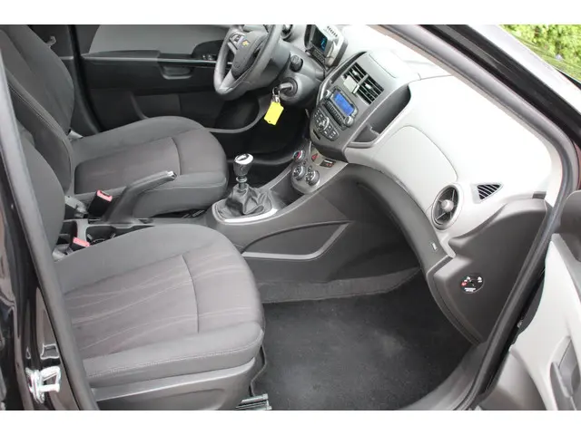 Chevrolet Aveo 1.2 LT 2013 Benzine 13