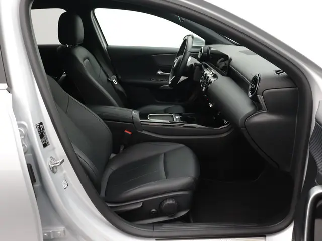 Mercedes-Benz A-Klasse 180 Business Line 2023 Benzine 29