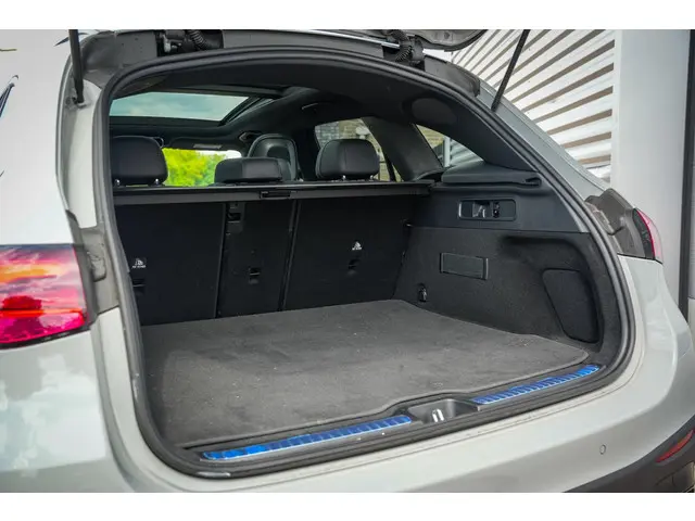 Mercedes-Benz GLC 220d 4MATIC AMG Line 2024 Diesel 28
