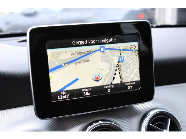 Mercedes-Benz GLA 200 2015 Benzine 6