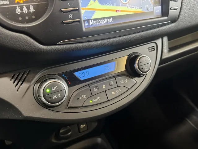 Toyota Yaris 1.5 Hybrid Bi-Tone 2018 Hybride Benzine 15