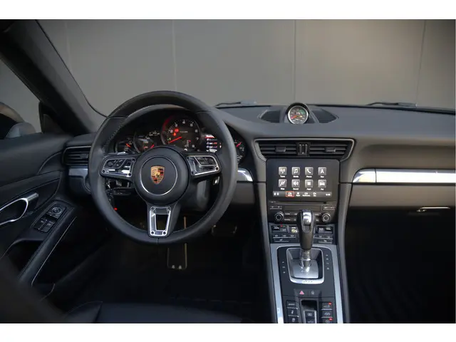 Porsche 911 3.0 Carrera 2018 Benzine 42