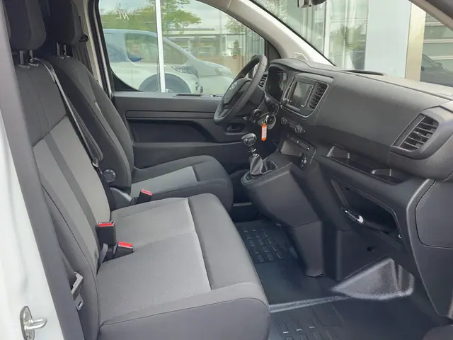 Toyota ProAce Worker 1.5 D-4D Live Long 2023 Diesel 16