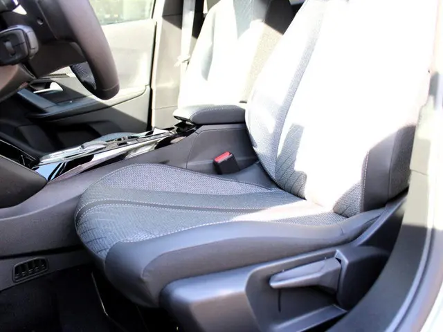 Peugeot 2008 1.2 Hybrid 110 Allure 2026 Hybride Benzine 7