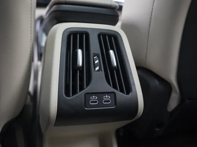 BMW iX2 eDrive20 2024 Elektrisch 33