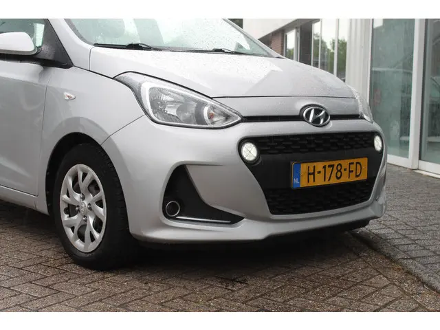 Hyundai i10 1.0i Comfort//Navi//Cruise!! 2020 Benzine 19