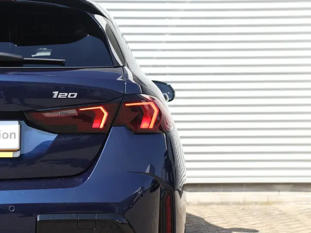 BMW 1 Serie 5-deurs 120 2025 Benzine 28