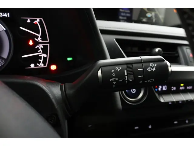 Lexus UX 250h Luxury Line 2022 Hybride Benzine 24