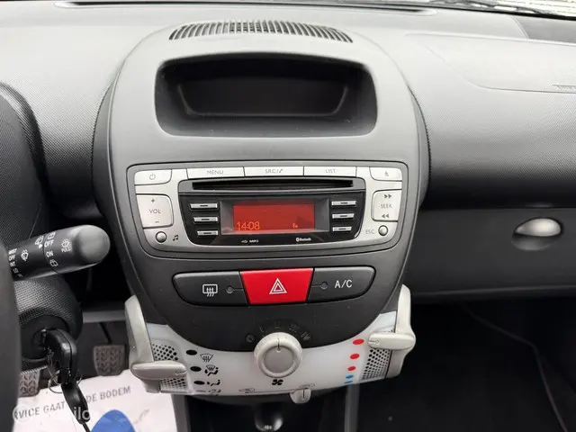 Peugeot 107 1.0 Envy,Airco,5drs,Led,1e eigenaar 2013 Benzine 7