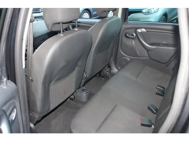 Dacia Duster 1.2 TCe 4x2 Lauréate 2015 Benzine 9