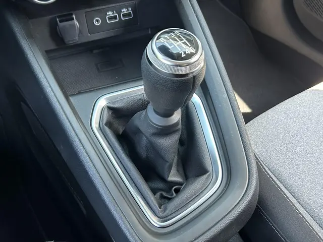 Mitsubishi Colt 1.0T MT Intense 2024 Benzine 21