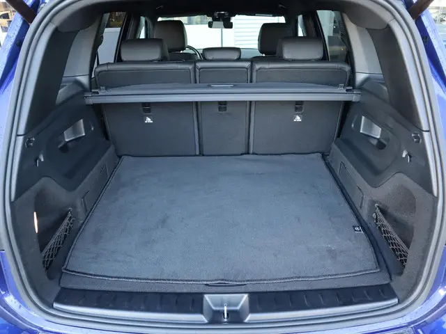 Mercedes-Benz GLB 180 Luxury Line 2023 Benzine 7