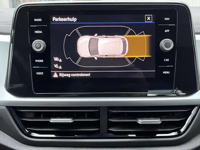 Volkswagen T-Roc 1.0 TSI Life 2023 Benzine 69