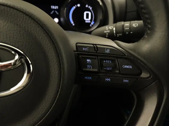 Toyota Yaris 1.5 Hybrid Bi-Tone 2022 Hybride Benzine 21