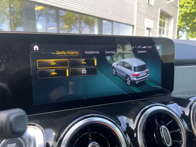 Mercedes-Benz GLB 180 Business Line 2023 Benzine 28