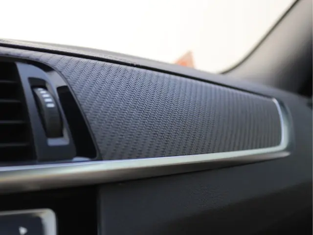 BMW 2 Serie Cabrio 220i High Executive 2021 Benzine 60