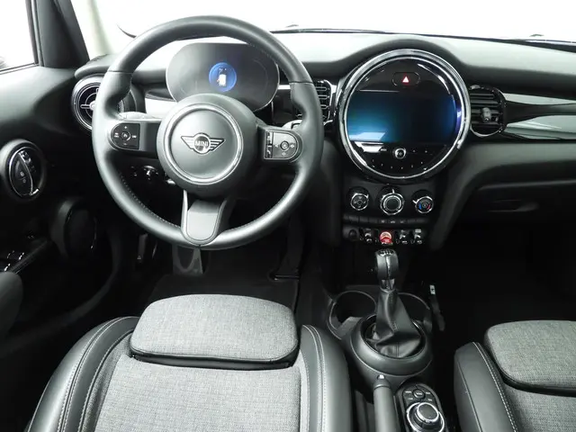 MINI 5-Deurs One 2021 Benzine 10