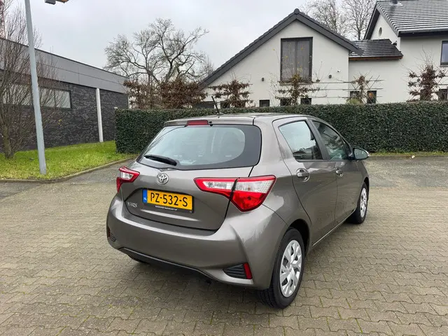 Toyota Yaris 1.0 VVT-i Aspiration 2017 Benzine 18