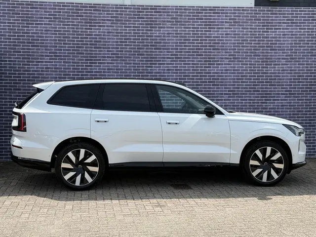 Volvo EX90 Single Motor Plus 7p. 104 kWh 2025 Elektrisch 23